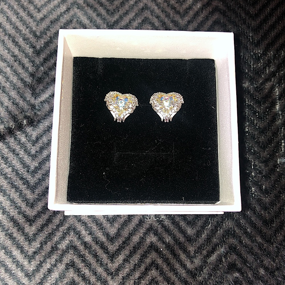 Swarovski crystal earrings 🌟